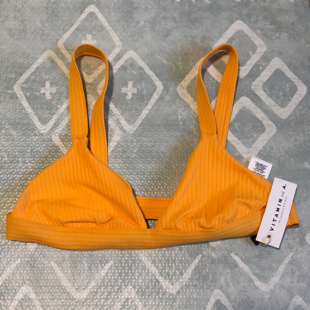 NWT vitamin a bikini top size 6 in a tangelo color